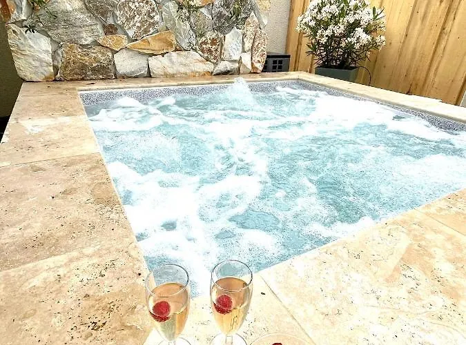 Studio Piscine Balneo Chauffee
