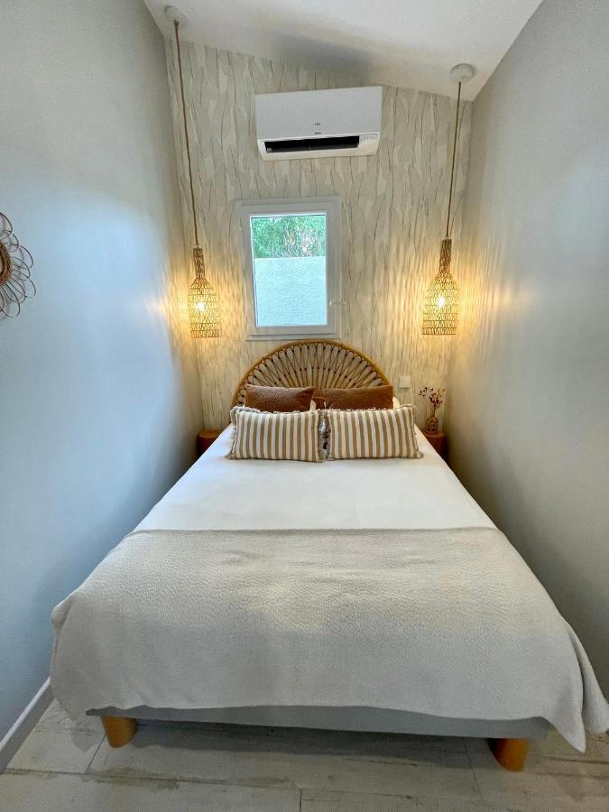 Holiday home Piscine Balneo Chauffee Serignan